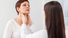 Razumevanje tumora štitne žlezde: Uzroci i simptomi