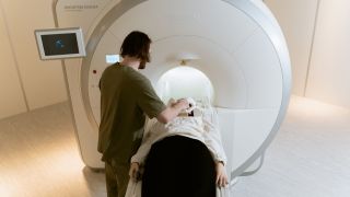 Novi sistem veštačke inteligencije spaja snimke i lekarske izveštaje za tačnije čitanje magnetne rezonance srca